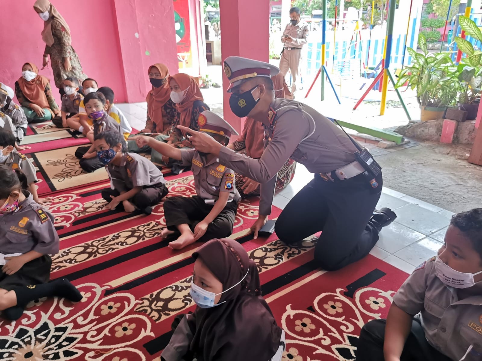Boneka Semeru di TK Kemala Bhayangkari 75 Lamongan, Anak-anak Sangat Senang!