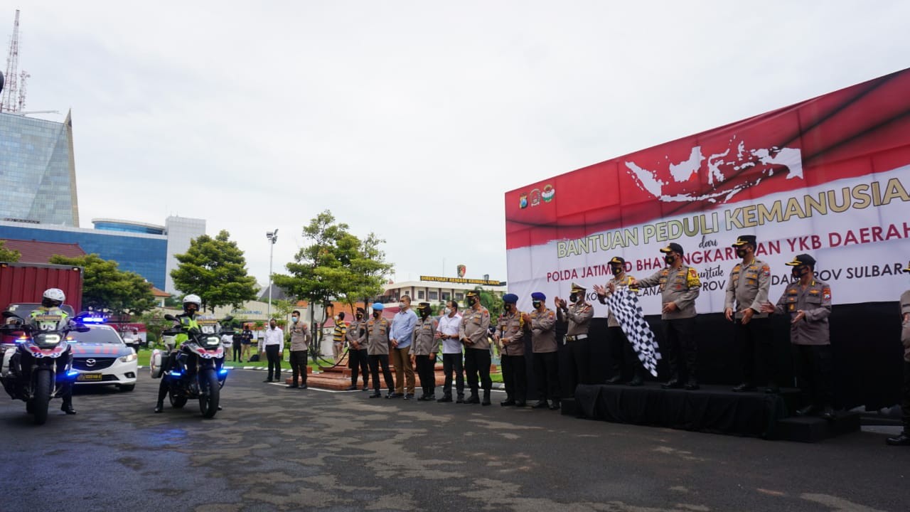 Wakapolda Jatim dan Bhayangkari Berangkatkan 25.165 Ribu Paket Sembako ke Korban Banjir dan Gempa Bu