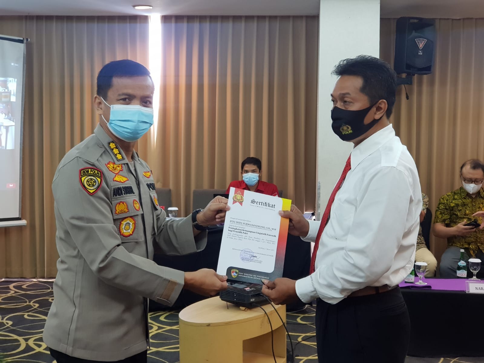 Nilai Sempurna Diraih Personil Polda Jatim pada Pelatihan Kemampuan Linguistik Forensik Bagi Penyidi