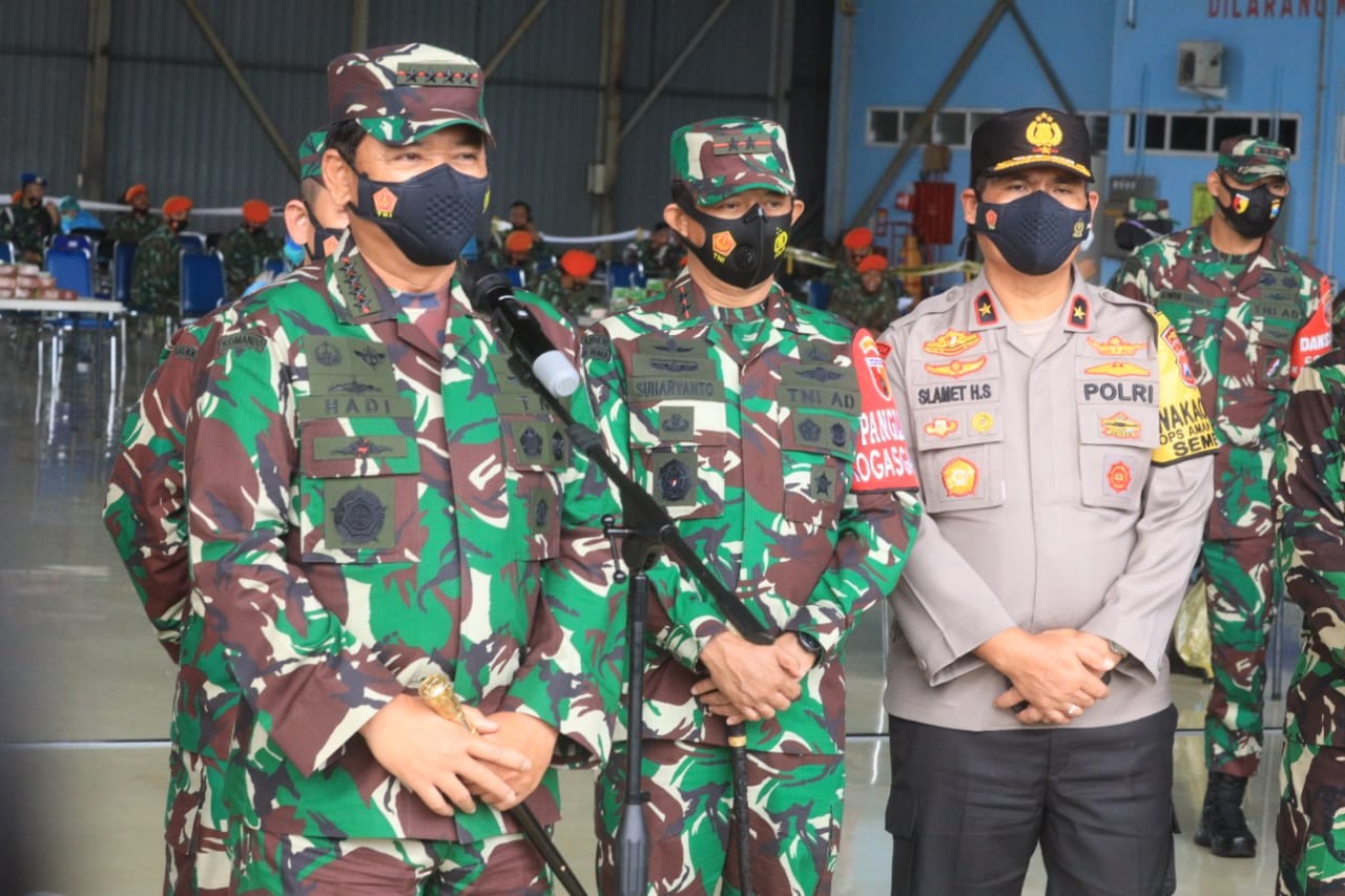 Panglima TNI Bersama Forkopimda Jatim Meninjau Vaksinasi di Malang