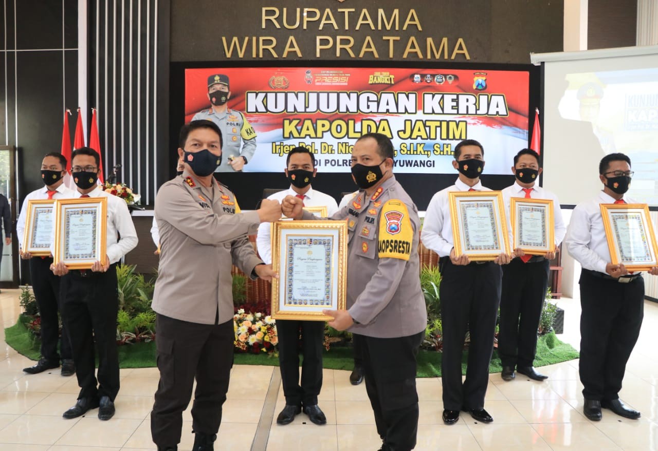 Kapolresta Banyuwangi Sabet Dua Penghargaan Dari Kapolda Jatim 