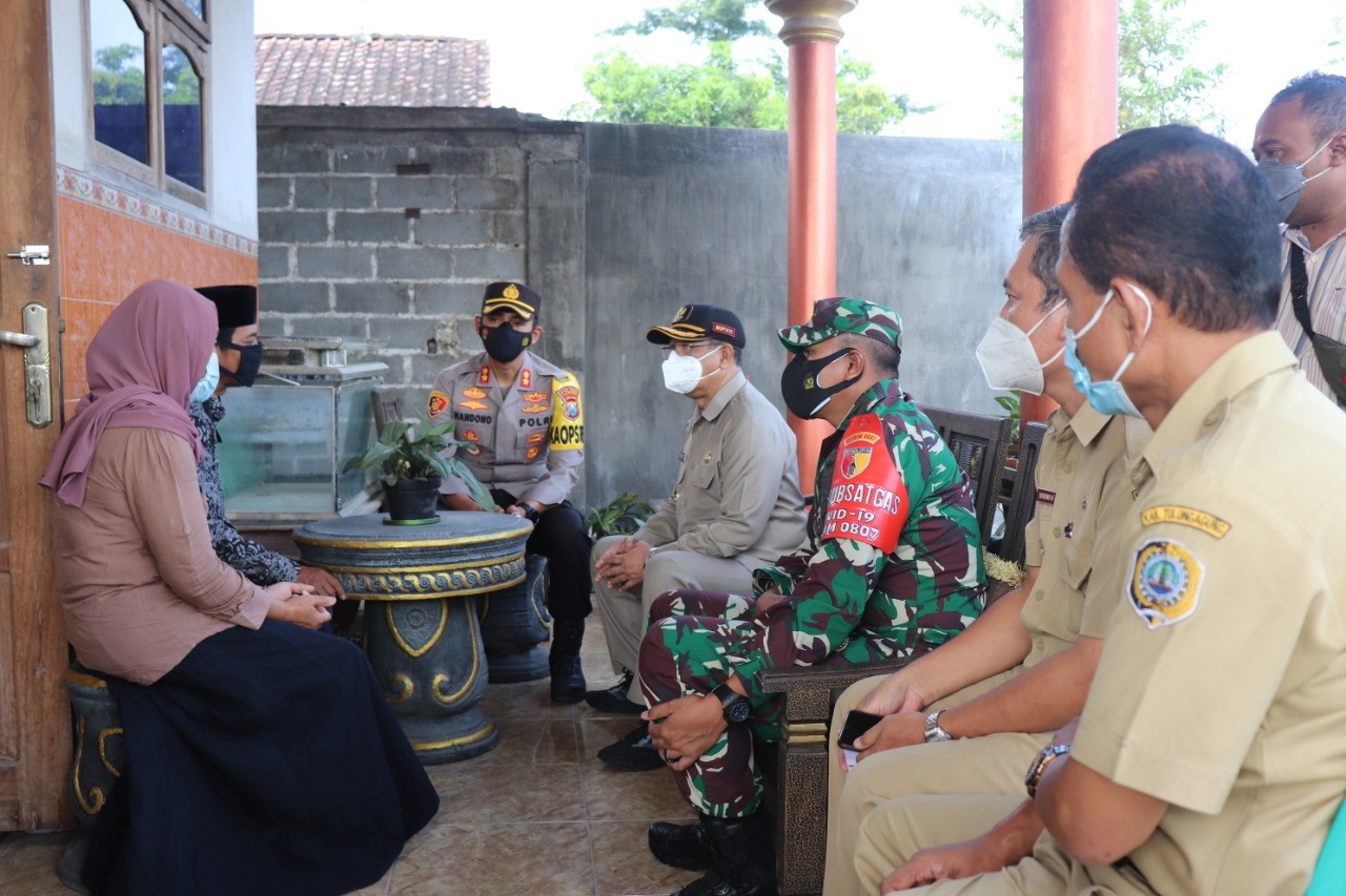Kapolres Berbagai Wilayah Di Jawa Timur Peduli Keluarga Korban KRI Nanggala 402