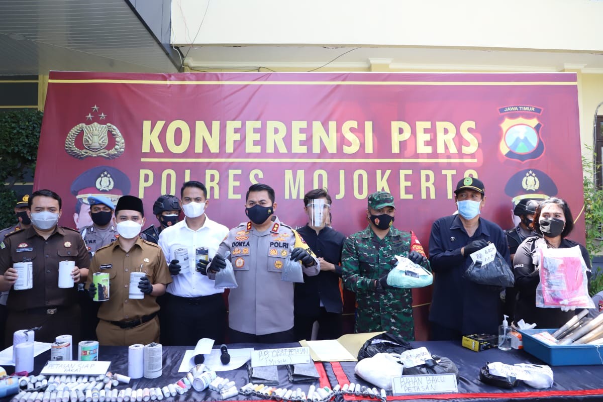 Gerebek 3 Home Industry Petasan, Polisi Sita 70 Kg Peledak dan Ribuan Petasan Siap Edar