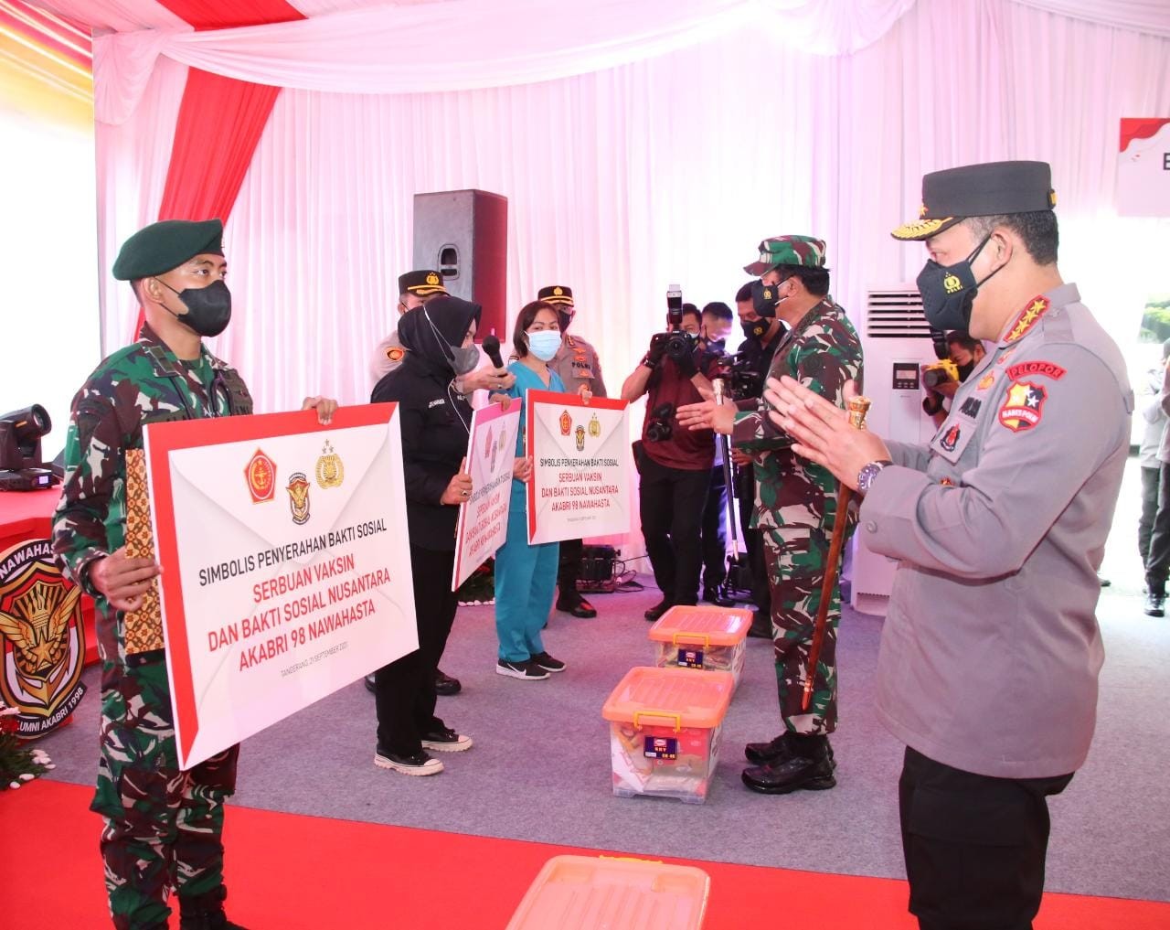 Tinjau Serbuan Vaksinasi AKABRI 1998, Kapolri : Wujud Sinergitas TNI-Polri Tekan Pertumbuhan Covid-1