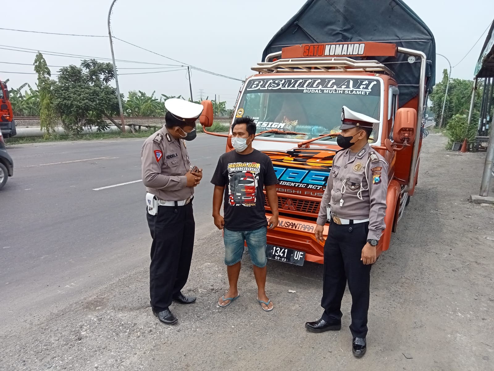 HUMBAUAN TERTIB BERLALU LINTAS DAN AKSI PREMANISME DI LAMONGAN BAGI SOPIR TRUK