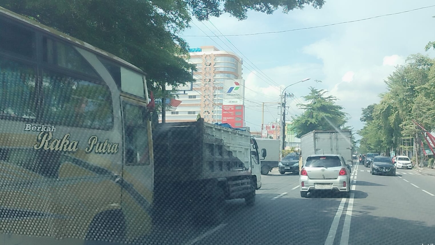 Antrean Solar di Bojonegoro Mengular Hingga Depan RSUD Sosodoro
