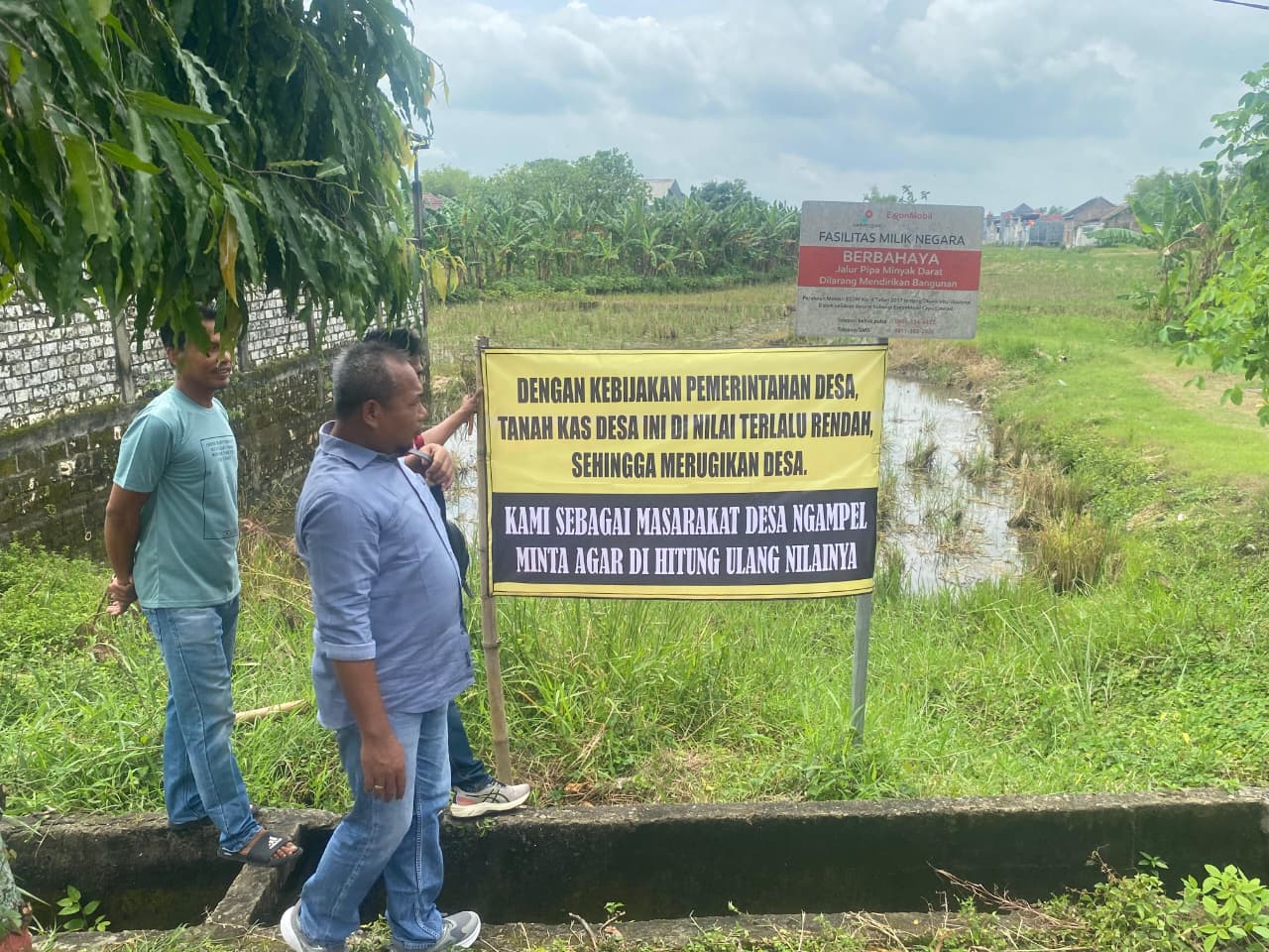 Warga Ngampel Datangi DPRD dan Pasang Spanduk Protes di Lahan TKD 
