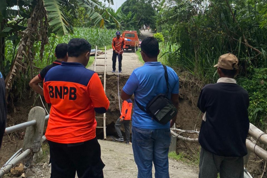Jembatan Penghubung Bojonegoro–Lamongan Putus Akibat Tergerus Arus Sungai