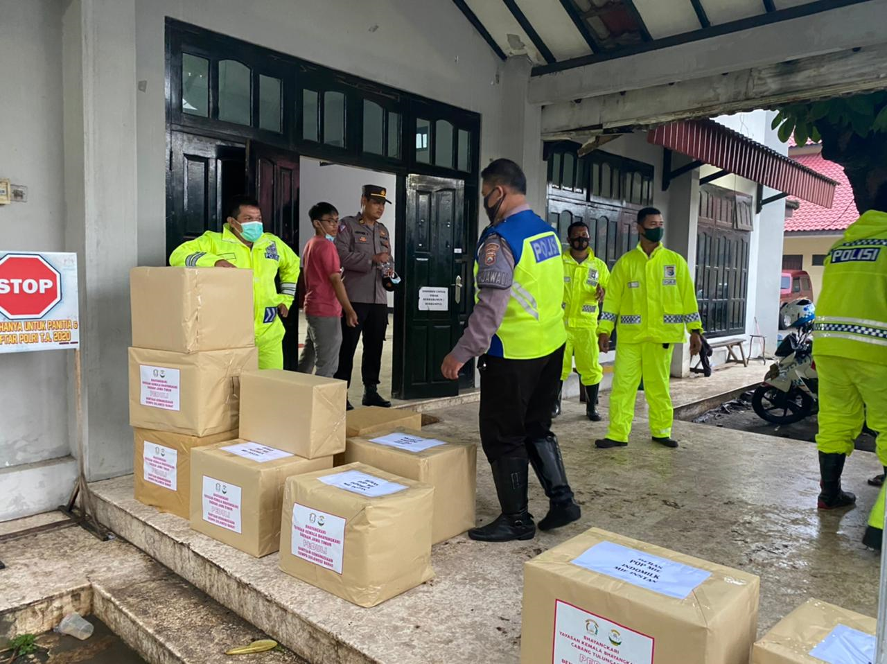 Peduli Bencana, Polres Tulungagung Kirim Sembako dan Uang 