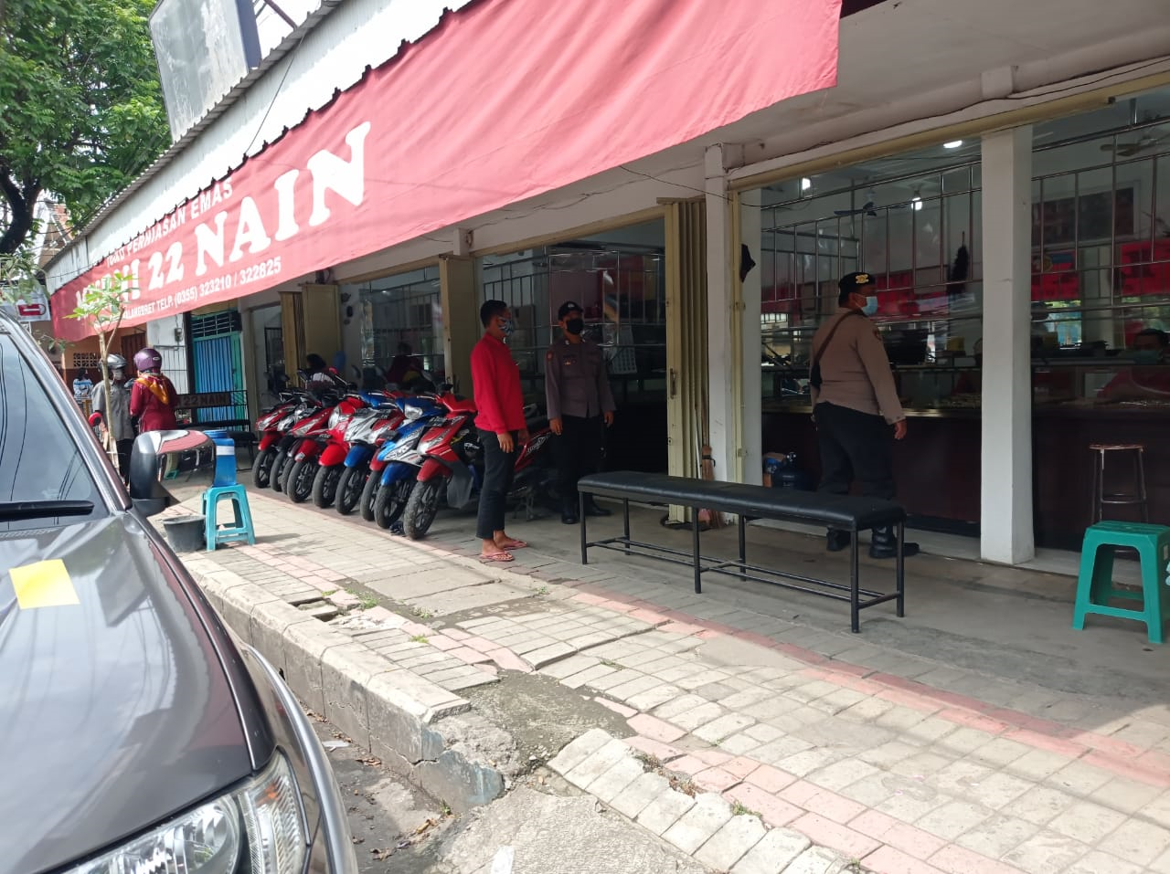 Anti Sipasi Tindak Kejahatan, Patroli Polsek Kalangbret Sambangi Toko Emas