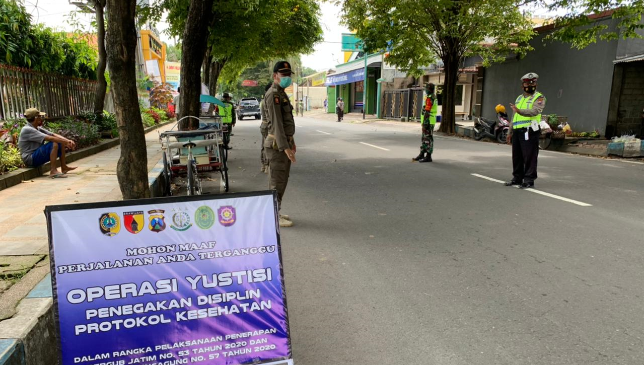 Ops Yustisi di Depan Dinkes Tulungagung Jaring 7 Pelanggar Prokes Covid 19