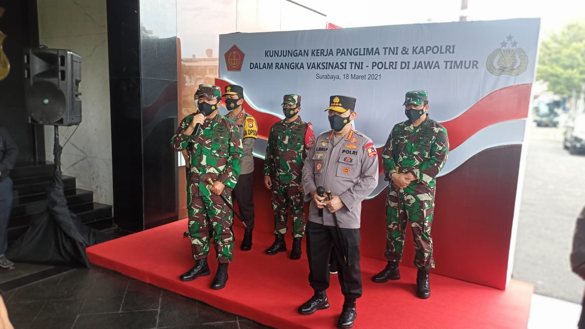 Panglima TNI dan Kapolri Meninjau Vaksinasi Bagi Prajurit TNI dan Polri di Kota Surabaya