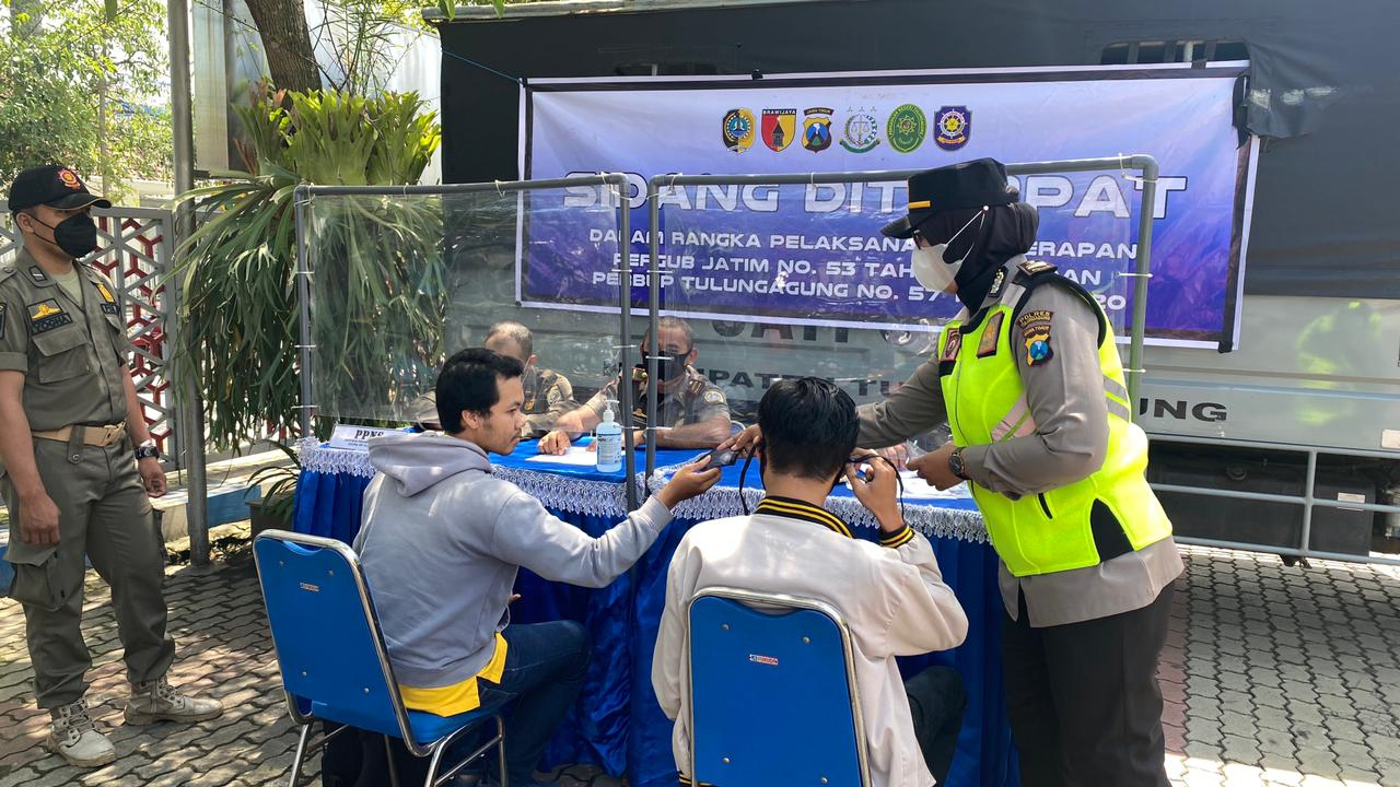 Pandemi Belum Usai, 9 Pelanggar Prokes Terjaring Operasi Yustisi Depan Pemda Tulungagung