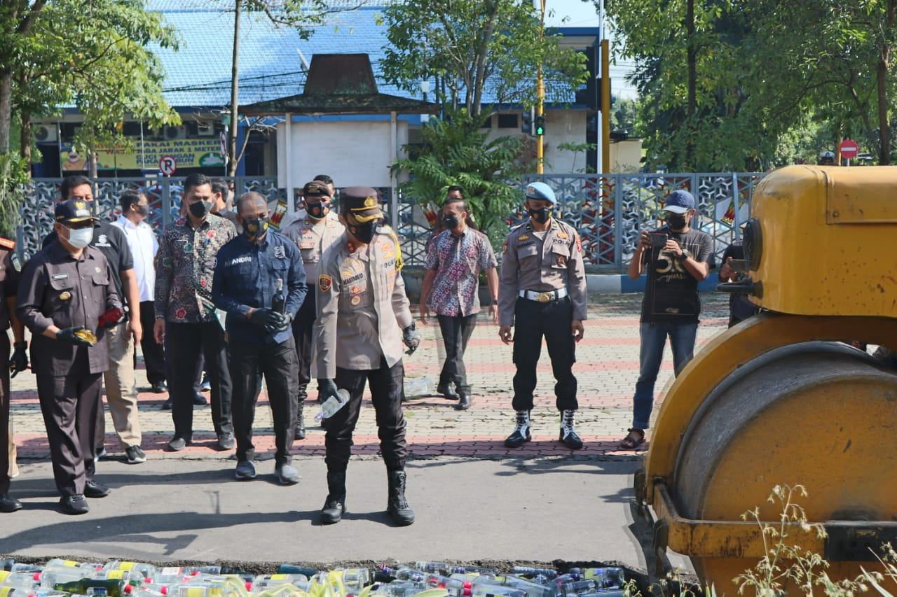 Polres Tulungagung Musnahkan 2.570 Botol Miras