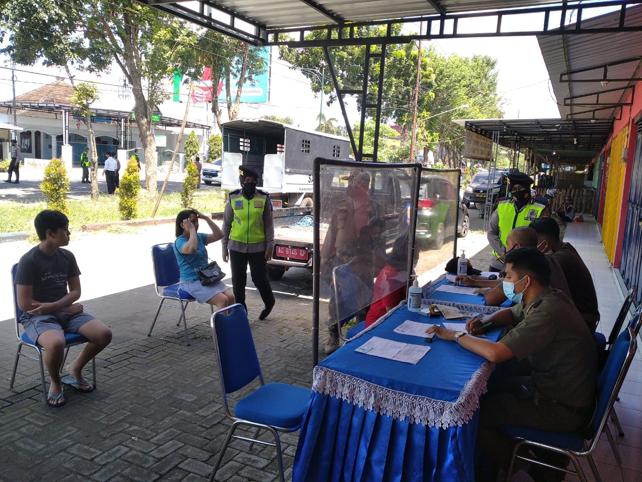 Di Depan Ruko Bolorejo, Satgas Covid 19 Tulungagung Menjaring 7 Pelanggar Dalam Ops Yustisi
