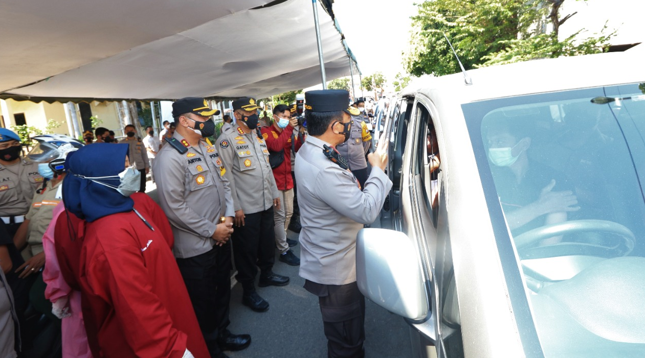 Kapolda Jatim Cek Vaksin Drive Thru di Polres Pelabuhan Tanjung Perak