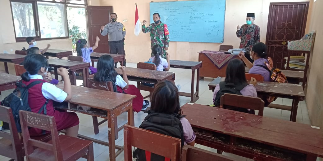 Pastikan Pihak Sekolah Taati Aturan, Jajaran Polres Tulungagung Monitoring Pelaksanaan PTMT