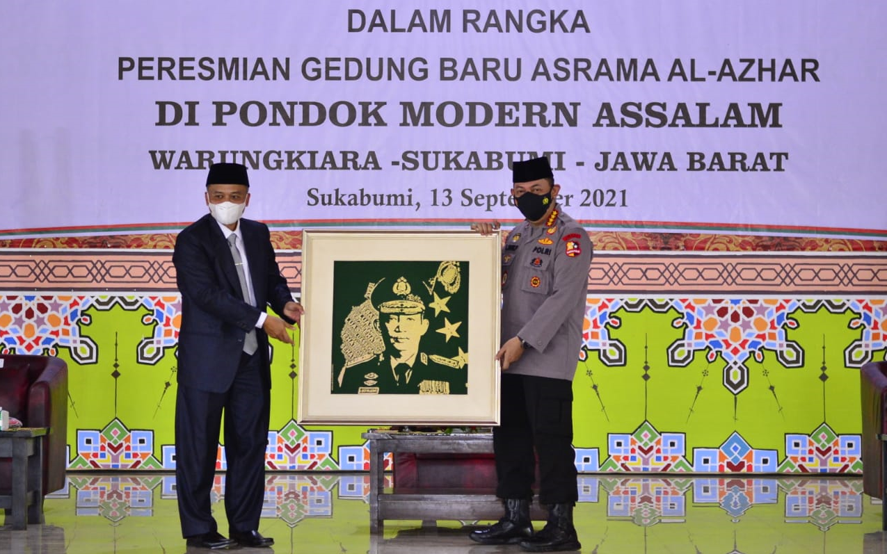 Kapolri Resmikan Gedung Baru Ponpes Assalam Sekaligus Tinjau Vaksinasi se-Jawa Barat