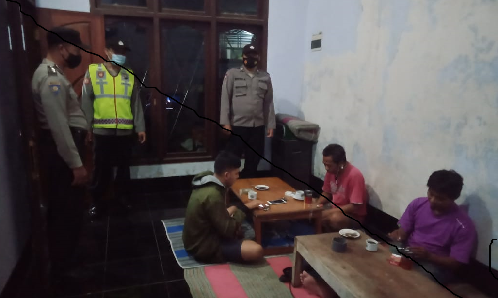 Patroli Malam Polsek Sendang Polres Tulungagung Tingkatkan KRYD Dan Pendisiplinan Prokes 