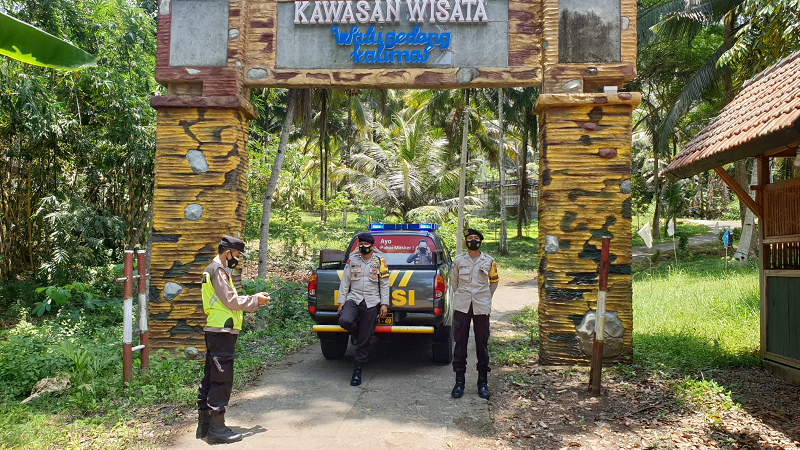 Polsek Bandung Polres Tulungagung Patroli Pendisiplinan Prokes di Tempat Wisata