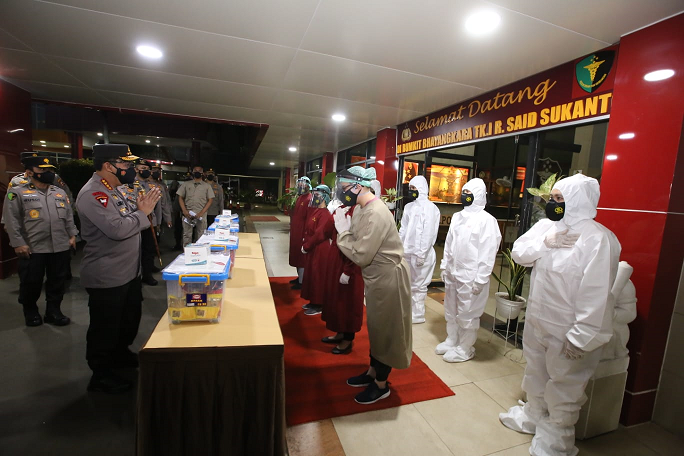 Peringati Hari Pahlawan, Kapolri : Berjuang dan Bersatu Padu Bangkit di Tengah Pandemi Covid-19