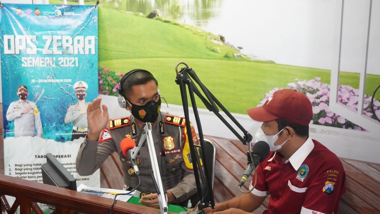 OPS ZEBRA SEMERU 2021, SATLANTAS POLRES LAMONGAN SOSIALISASI DI RADIO