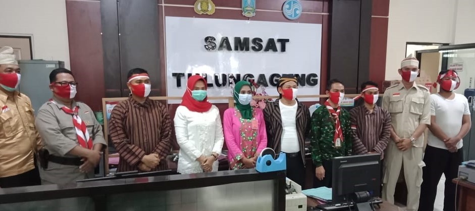 SPESIAL 10 NOPEMBER 2020, KB. SAMSAT TULUNGAGUNG PETUGASNYA MEMAKAI SERAGAM PAHLAWAN