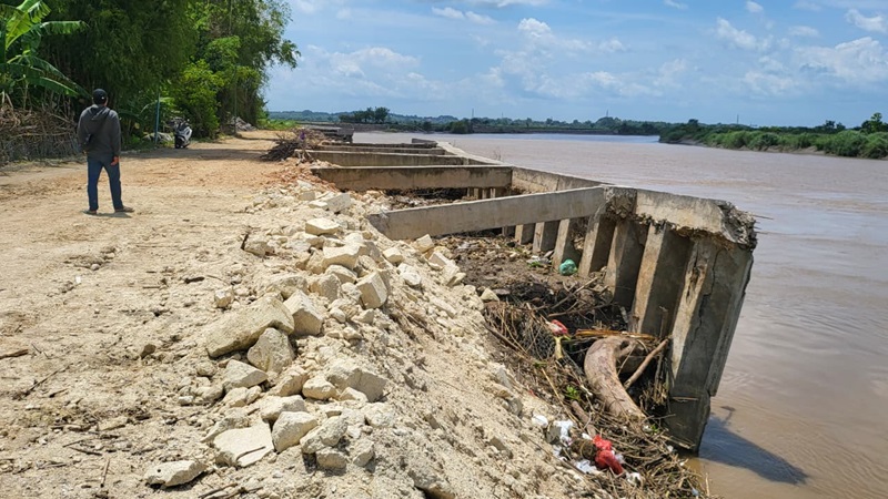 Tebing Pelindung Sungai di Bojonegoro Ambruk, di Bangun Tahun 2024