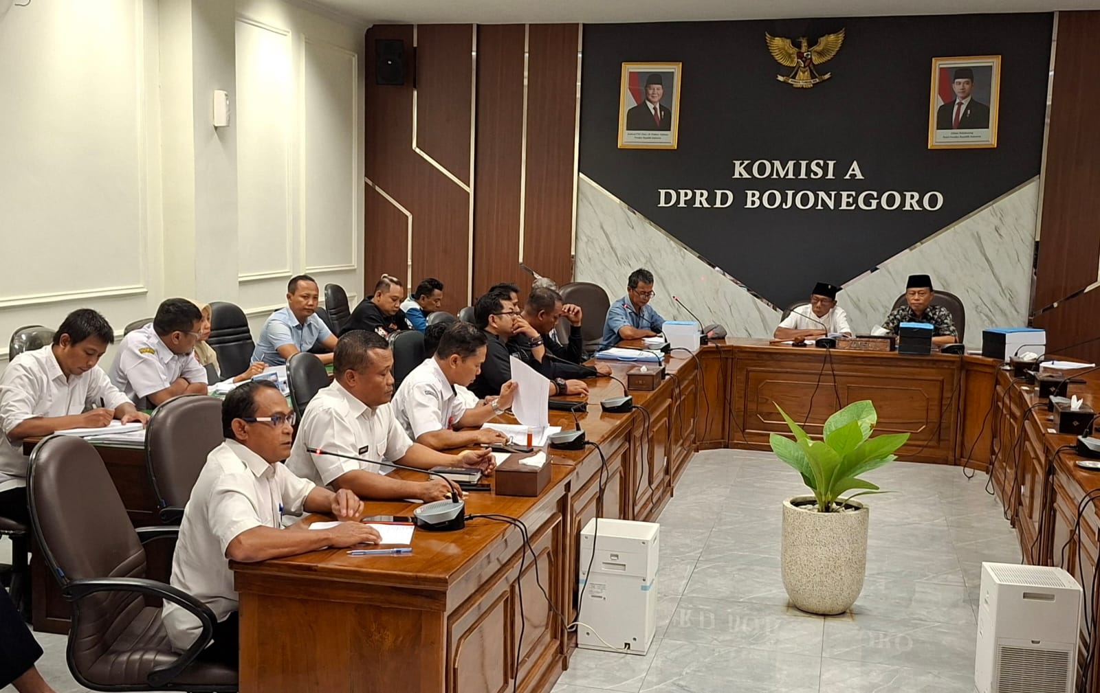 Polemik TKD Ngampel: Warga Desak Appraisal Ulang, Kades Pilih Amankan Tanah Punden