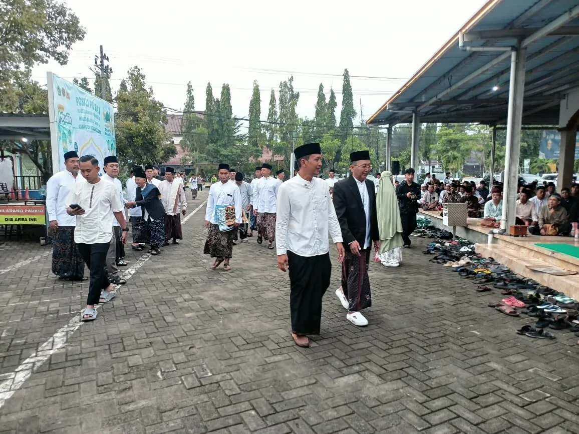 Sholat Id di Masjid Baabus Shofa, Bupati Bojonegoro Ajak Masyarakat Perkuat Silaturahmi demi Pembangunan