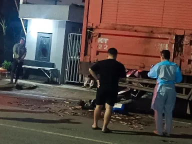 Tabrak Truk Parkir di Jalan, Pemotor Tewas di Jalur Bojonegoro – Babat