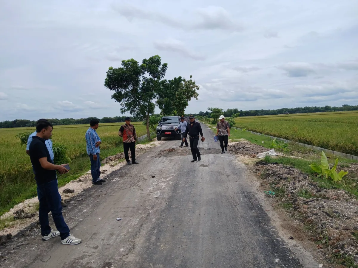 Mantan DPRD Bojonegoro Soroti Kualitas Proyek BKKD Ngampal Yang Amburadul