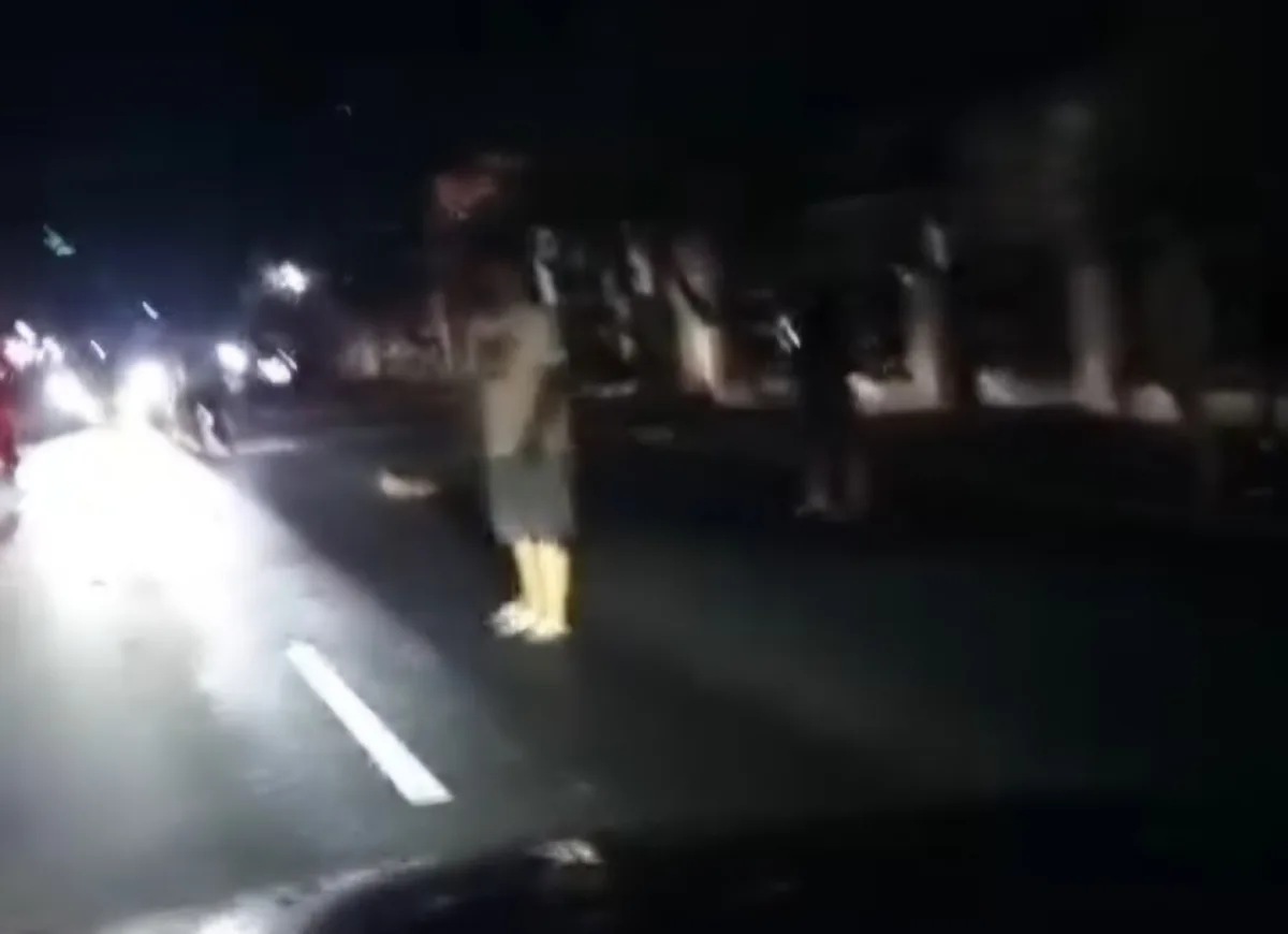 Tabrakan Isuzu Panther dan Motor di Dander, Dua Korban Luka