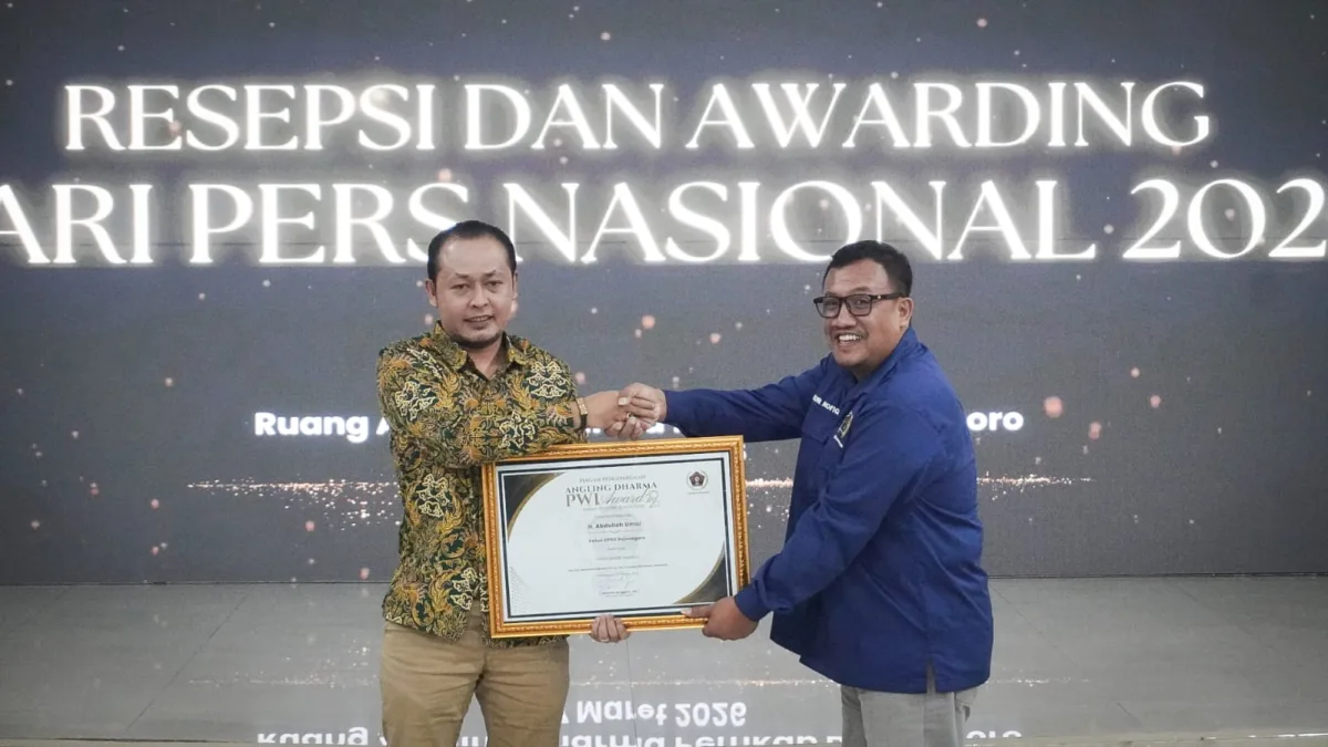 Ketua DPRD Bojonegoro Abdulloh Umar Raih Penghargaan Tokoh Politik Inspiratif PWI Award 2026