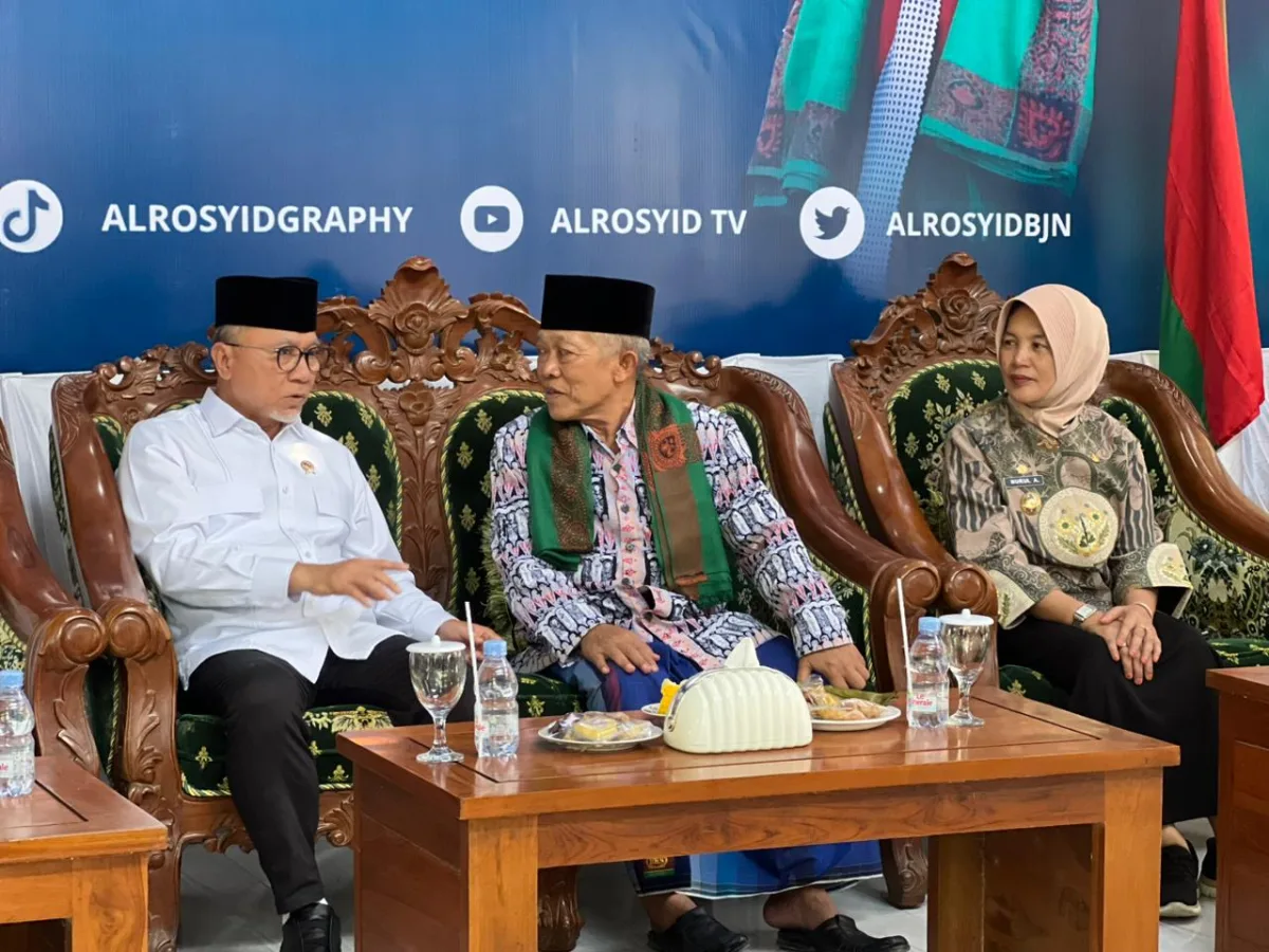 Safari Ponpes di Bojonegoro, Zulhas di Dampingi Wabup Nurul Pantau Program Makan Bergizi Gratis