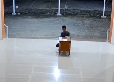 Waspada! Kotak Amal Musala di Kota Bojonegoro Disatroni Maling, Aksinya Terekam CCTV