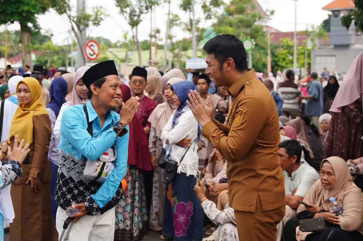 Suasana Haru Warnai Keberangkatan 376 Calon Jemaah Haji Asal Tuban