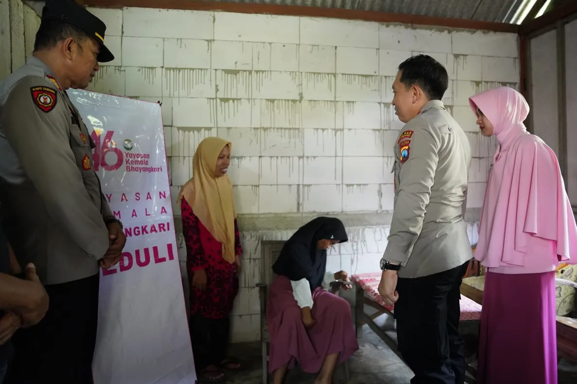 Kisah Haru Ainur Riza, Siswa SLB Bojonegoro yang Gigih Bantu Ibu Dapat 'Surprise' dari Kapolres