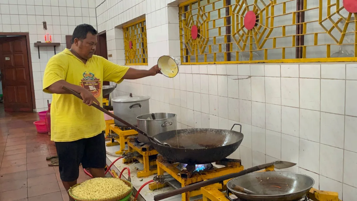 Kuliner Gratis di Kimsin Reunion Festival Tuban, 8.000 Porsi Ludes Diserbu Pengunjung