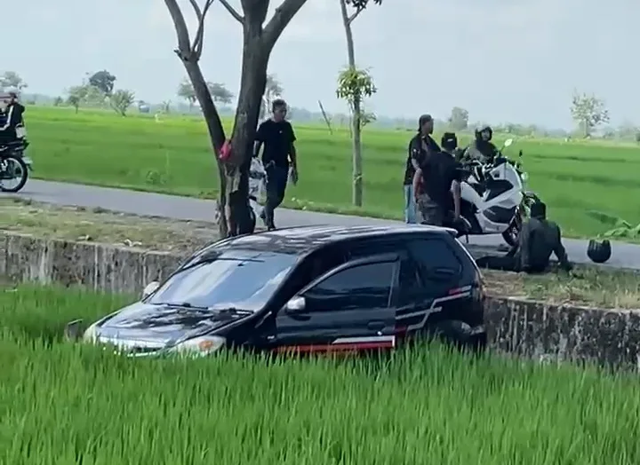 Avanza Hitam Terjun ke Sawah di Bojonegoro, Begini Kronologinya
