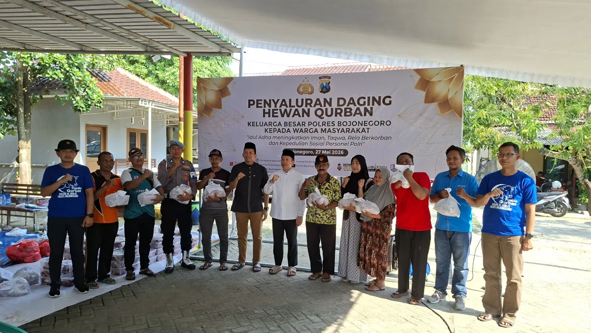 Polres Bojonegoro Salurkan 22 Sapi-40 Kambing Kurban ke Ponpes hingga Masjid