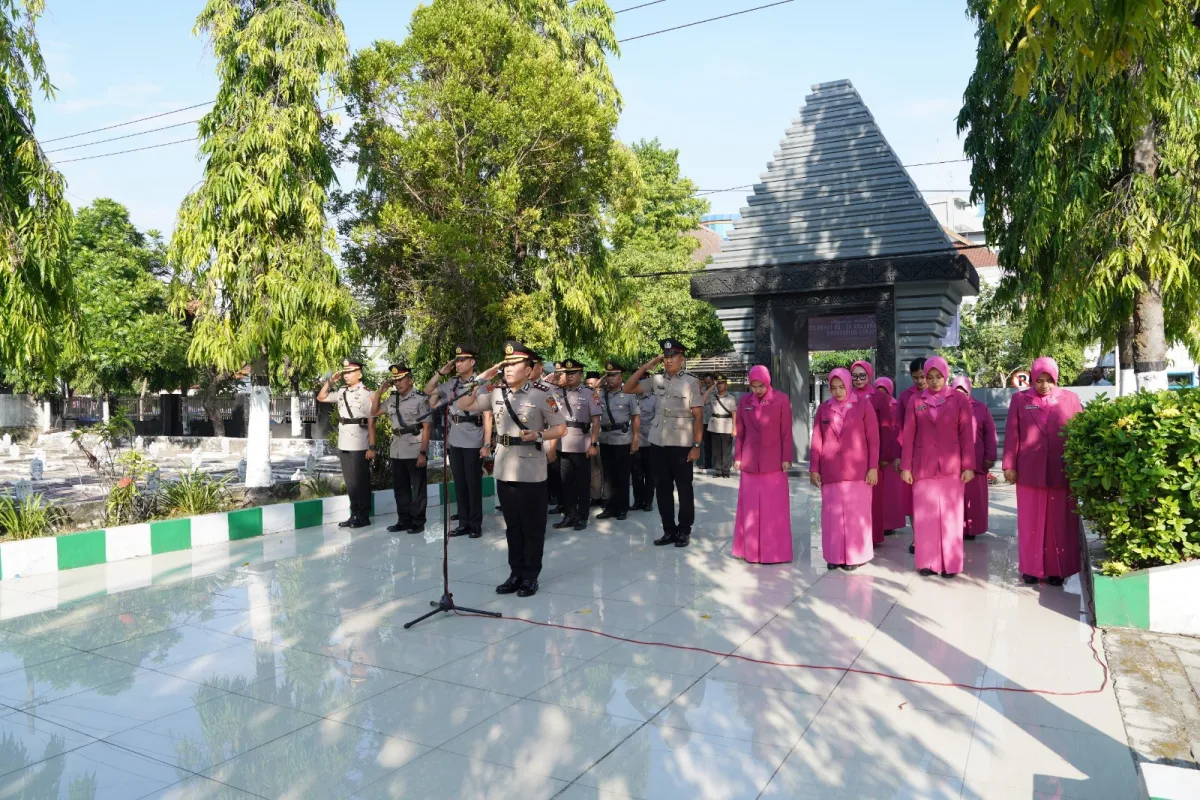 Polres Bojonegoro Ziarah ke 3 Makam Pahlawan Jelang Hari Bhayangkara ke-80