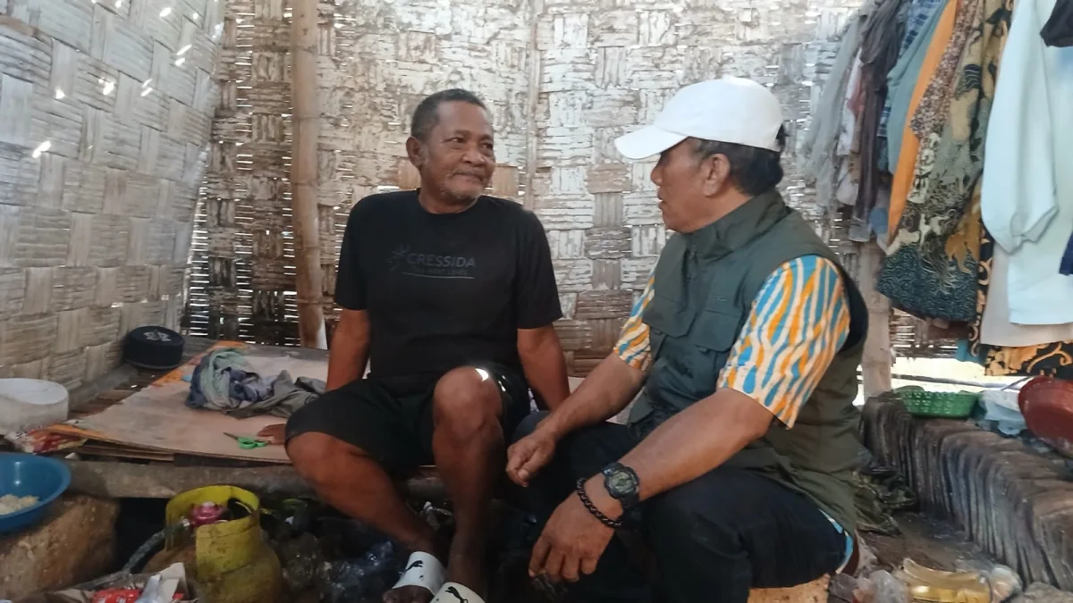 Hidup Sebatang Kara di Gubuk, Lansia di Tuban Ini Makan Mie Instan