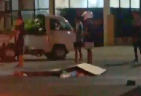 Pemotor Tewas Ditabrak Truk Misterius Saat Berhenti di Lampu Merah Bojonegoro