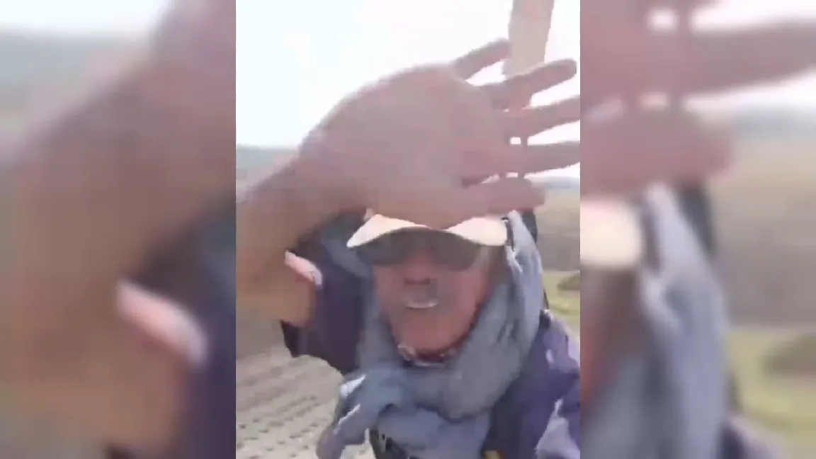Viral Aksi Petani di Tuban 'Terbang' Naik Drone Raksasa