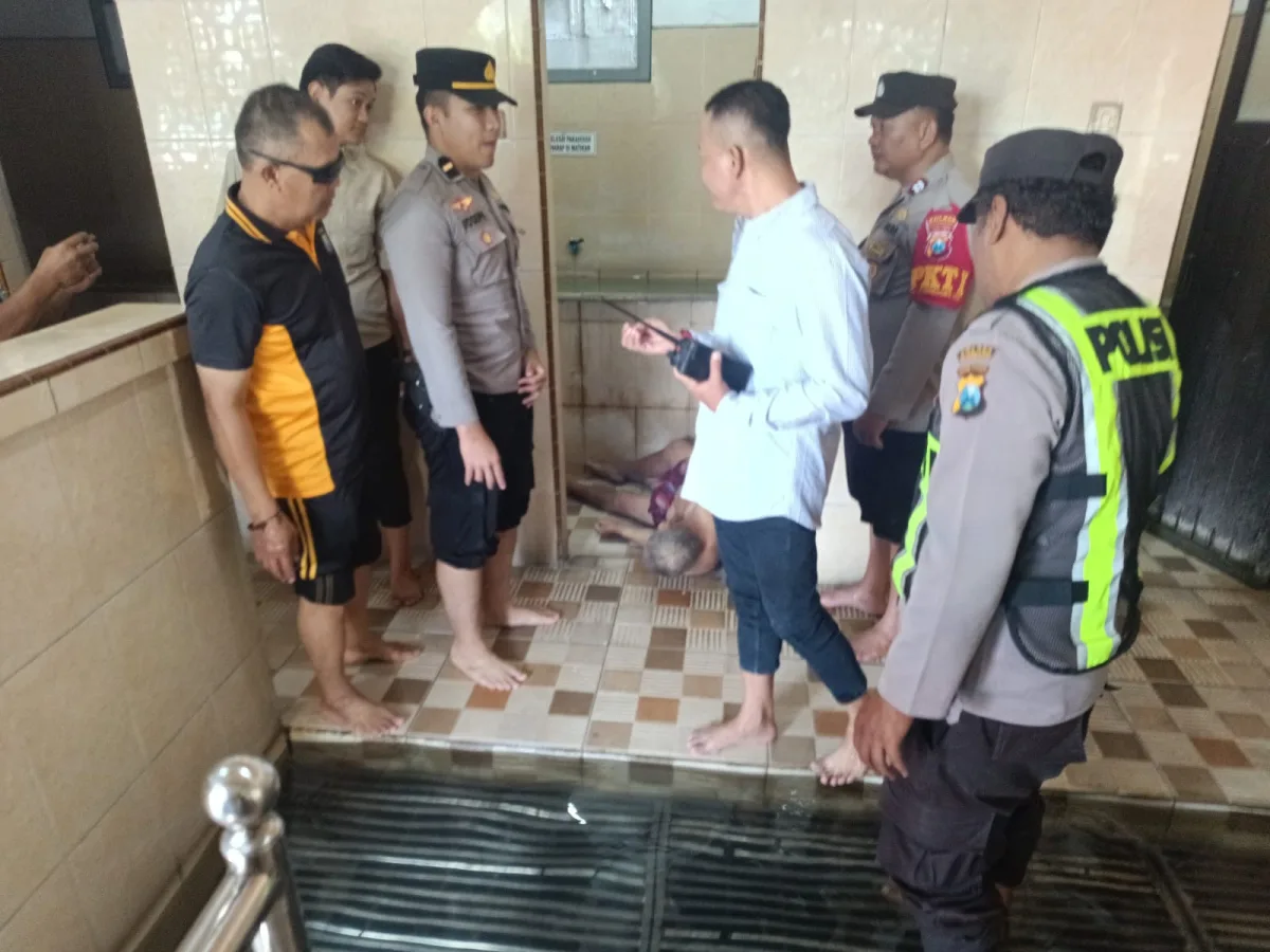 Kakek Pedagang Asongan Ditemukan Tewas di Kamar Mandi Masjid Bojonegoro