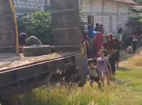 Sakit Hati Diselingkuhi, TKW di Bojonegoro Akan Robohkan Rumah Pakai Ekskavator!