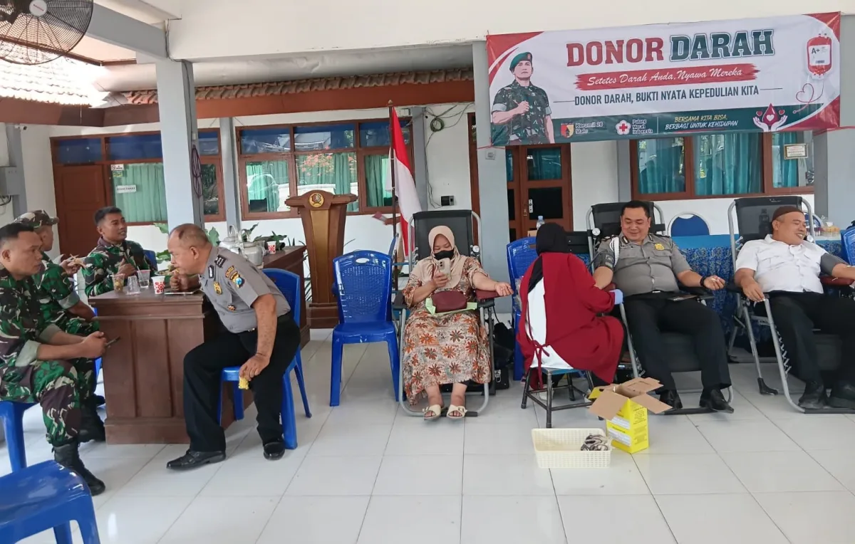 TNI-Warga Bojonegoro Bahu-membahu Amankan Stok Darah Lewat Aksi Donor Massal