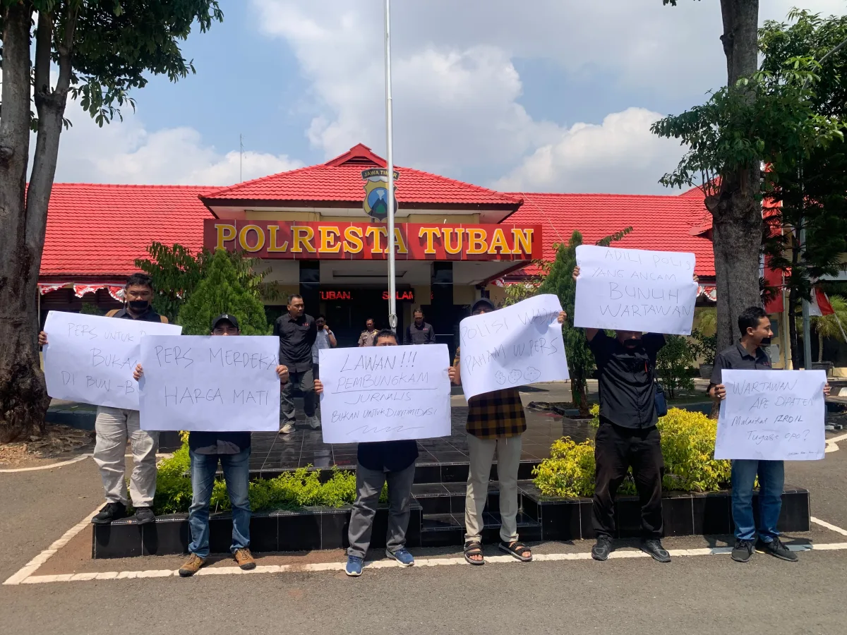 Jurnalis Tuban Geruduk Mapolresta, Protes Intimidasi Oknum Polisi Lewat WA Story