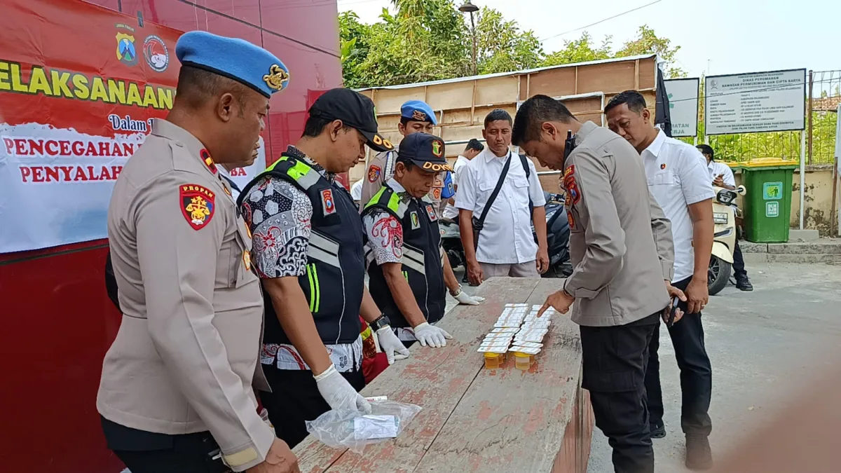 Mendadak ! 24 Anggota Satresnarkoba Polres Bojonegoro Jalani Tes Urine
